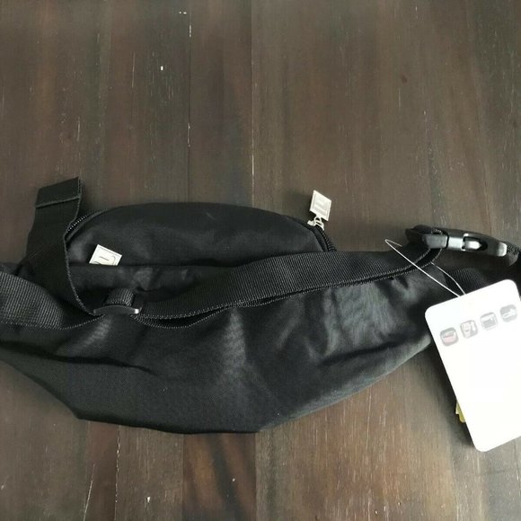 NWT Fila Black Fanny Pack Logo FL-FP-64 - Picture 3 of 4